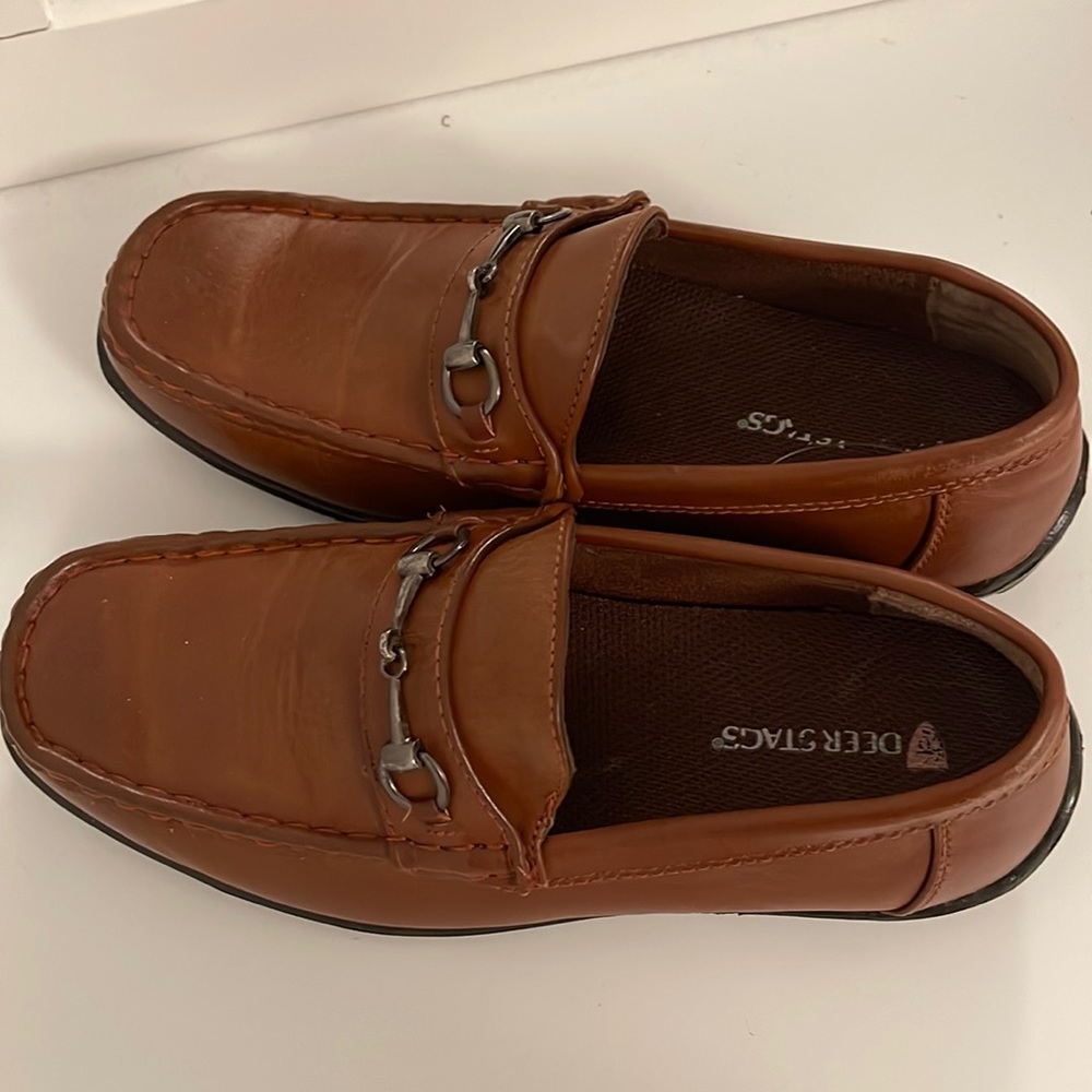 These are Deer stags shoes, the color or brown size 4 1/2.